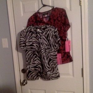 *SALE* New 2 koiLite Scrub Tops Size Small Koi Lite Wrinkle Free